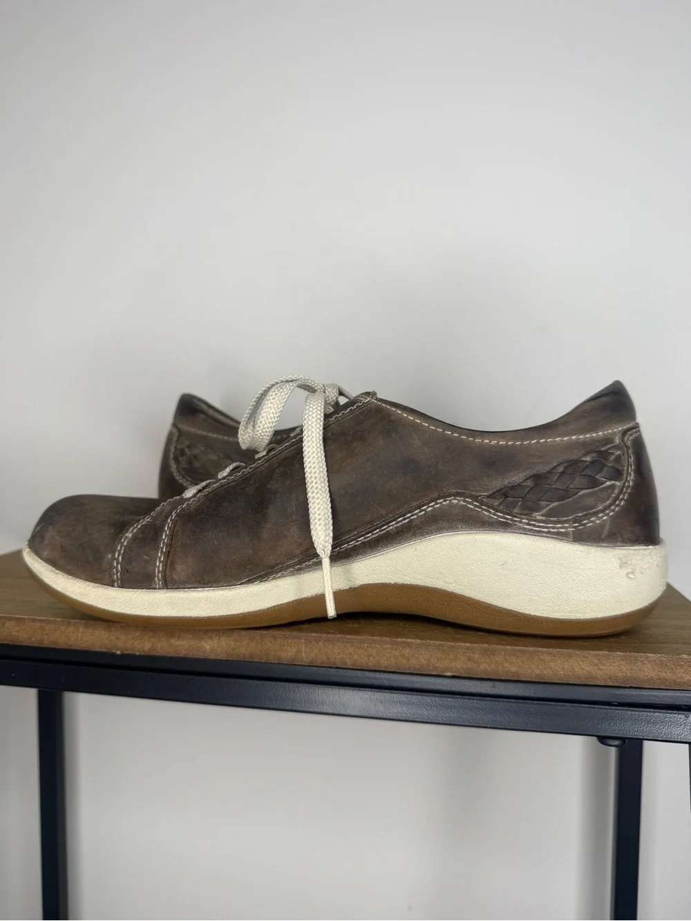 Aetrex Dana Leather Braided Detail Sneakers